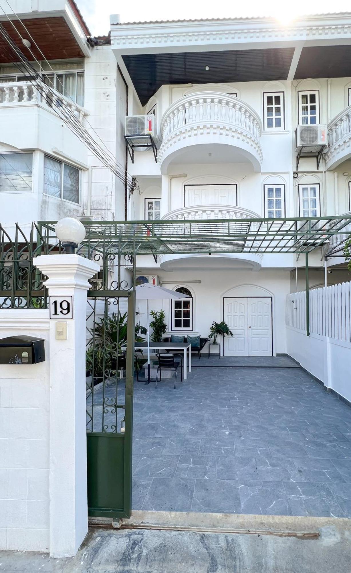 Neveu Premier Residence : Ratchada Banguecoque Exterior foto